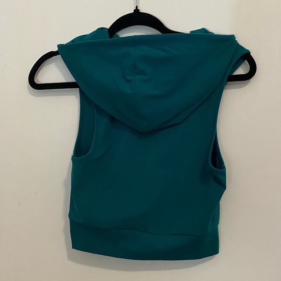 Alphalete Teal Crop Top - Picture 2 of 8